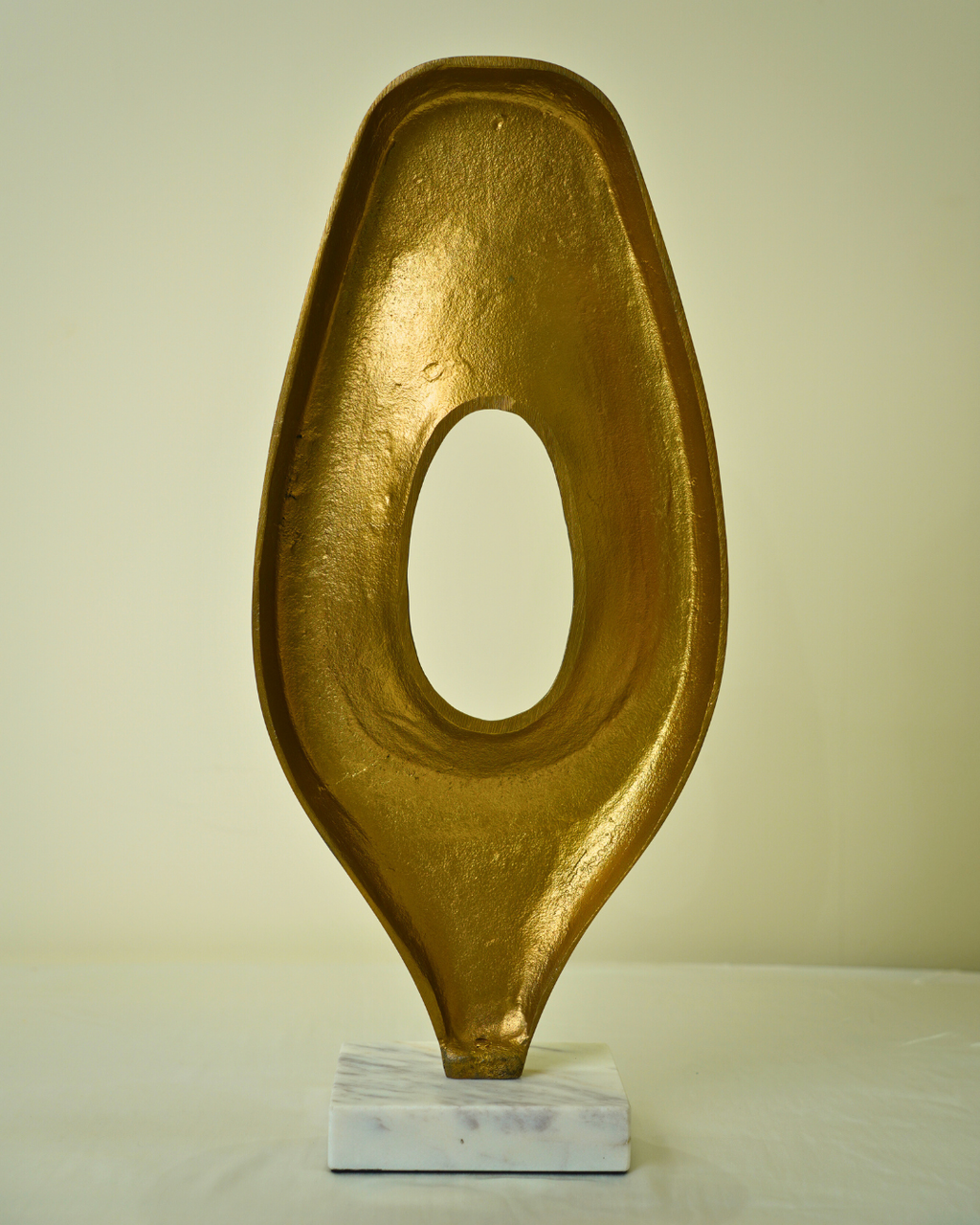 Mirilla Alta Tall Peep Through Sculpture