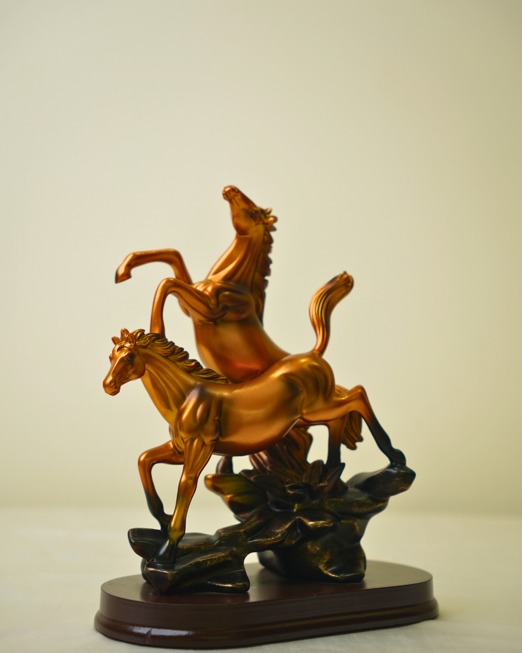 Noble Twin Equine Duo - Elegant Bronze-Tone Horse Showpiece