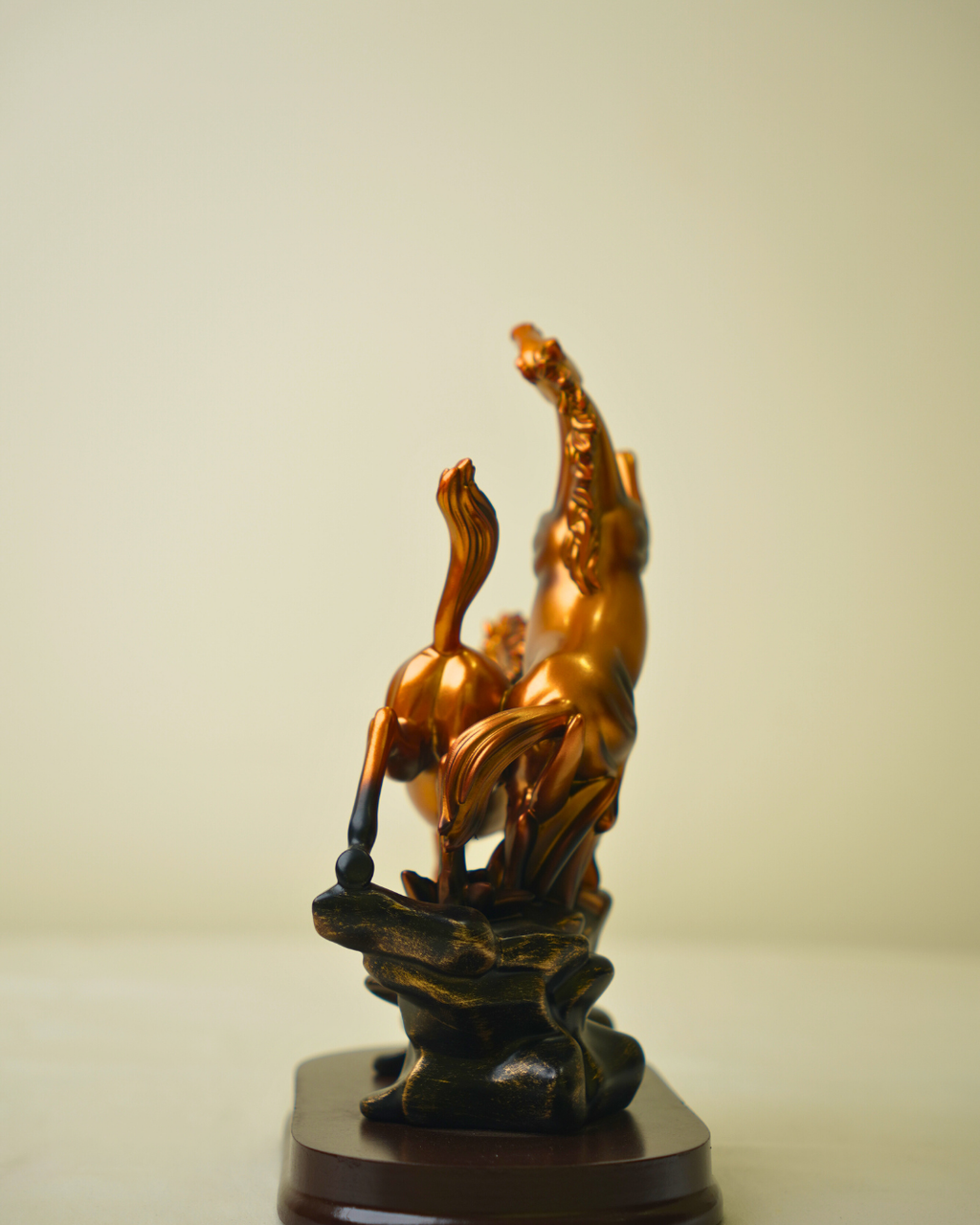Noble Twin Equine Duo - Elegant Bronze-Tone Horse Showpiece