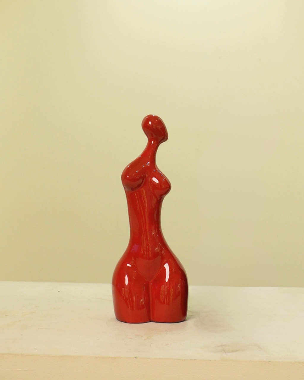 Feminine Silhouette Essence