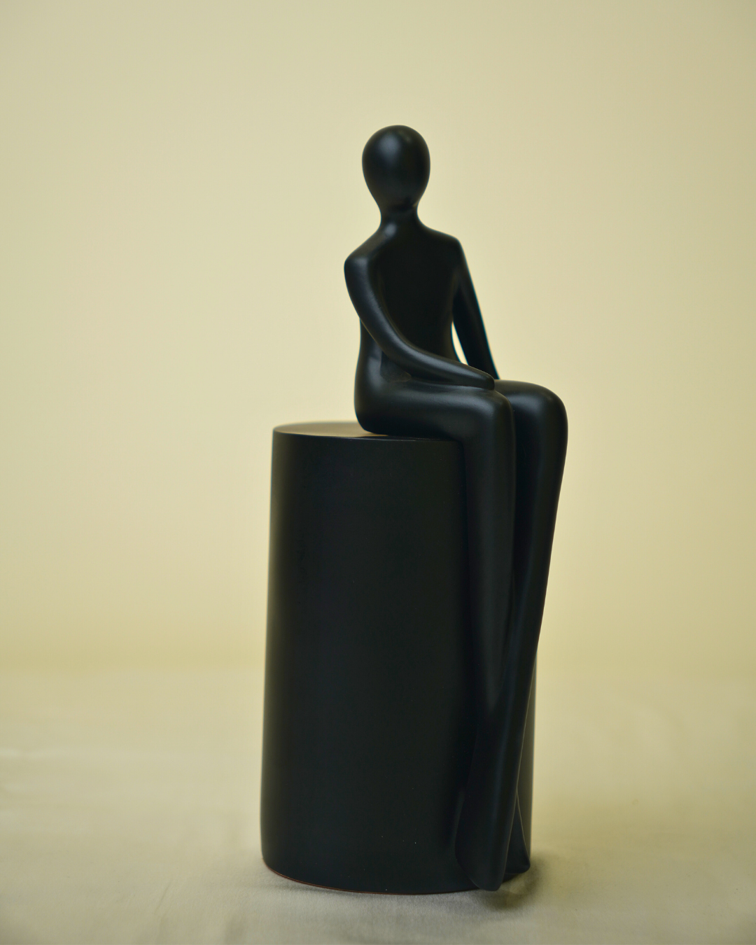 Graceful Poised Lady - Minimalist Black Abstract Figurine (Black)